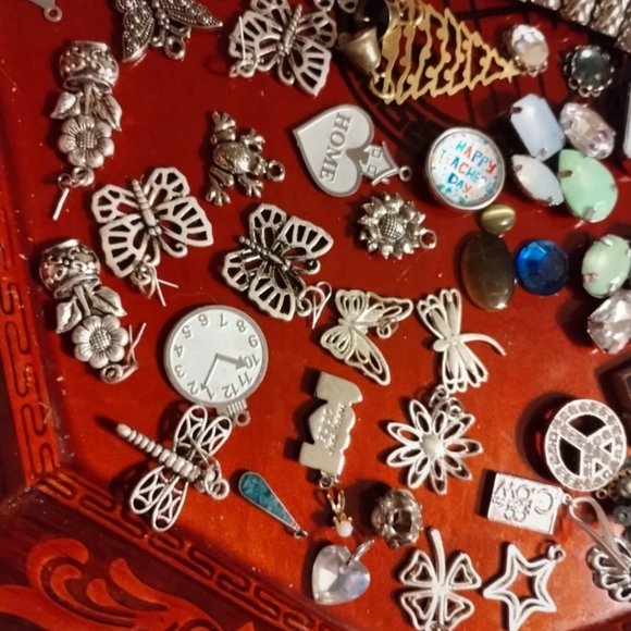 Vintage lot of miscellaneous jewelry, charms, pendant, crafting jewelry - Picture 4 of 7